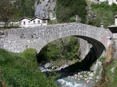 Vue d'ensemble depuis l'aval.