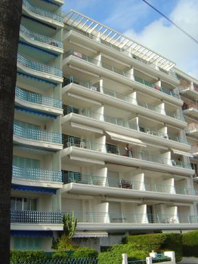 Vue d'ensemble de la façade sud.