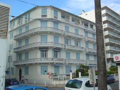 Vue d'ensemble de la façade sud.