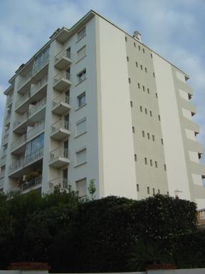 Vue d'ensemble des façades ouest et nord.