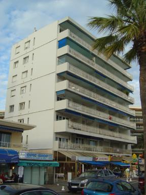 Vue d'ensemble de la façade sud.