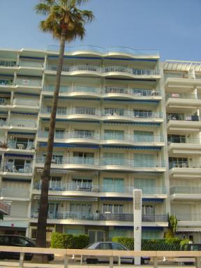 Vue d'ensemble de la façade sud.