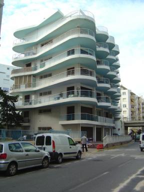 Vue d'ensemble des façades sud et est.