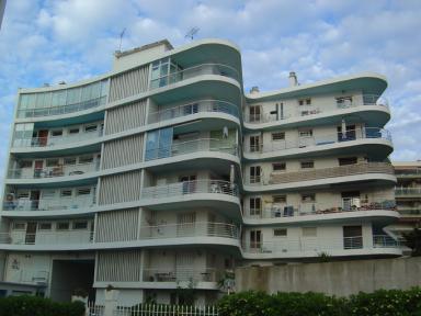 Vue d'ensemble de la façade ouest.