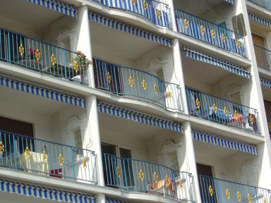 Vue de détail des loggias sur la façade sud.