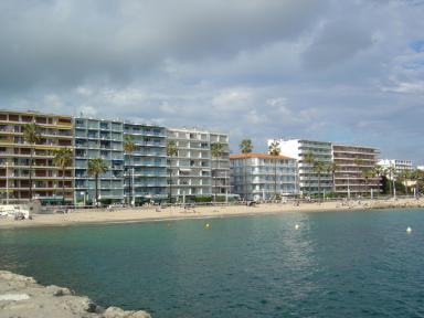 vue partielle du boulevard Charles Guillaumont situé en front de mer, depuis le sud.