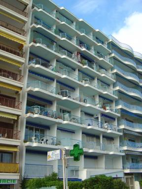 Vue d'ensemble de la façade sud.
