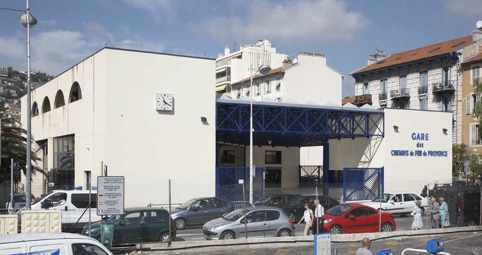 La nouvelle gare de Nice construite en 1991, vue de la faade.