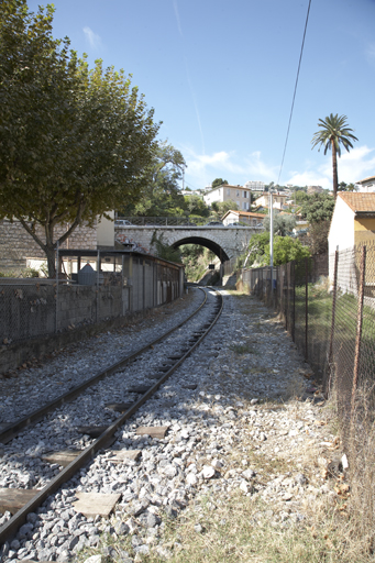 La voie  proximit de la gare de Nice.