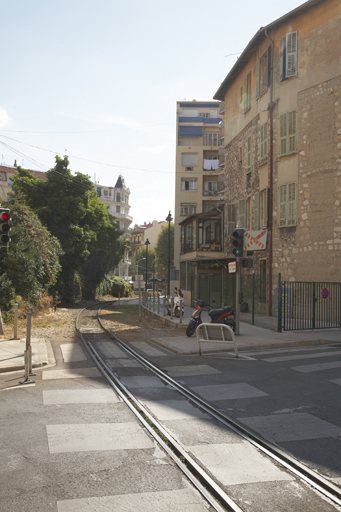 La voie  proximit de la gare de Nice.