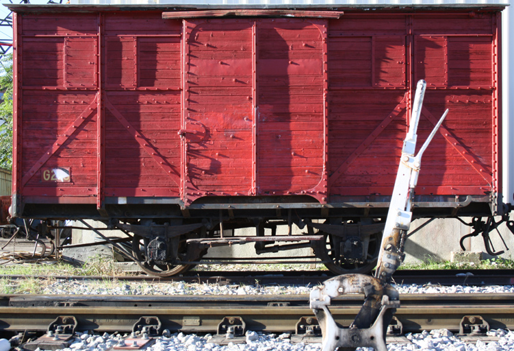 Un wagon stationn en gare de Lingostire.