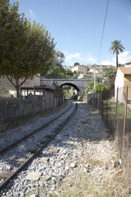 La voie à proximité de la gare de Nice.