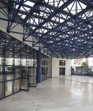 La nouvelle gare de Nice construite en 1991 : le hall d'entre.