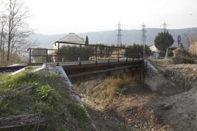 Un pont prs de la gare de Lingostire avant son remplacement en 2011.