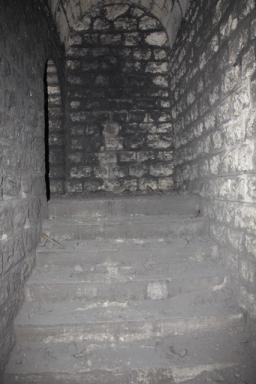L'escalier donnant accès à la casemate.