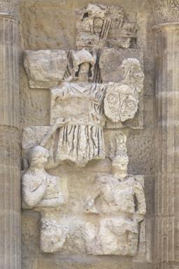 Vue d�taill�e de la fa�ade ouest, vestige de la sculpture antique apr�s restauration.