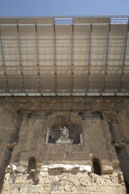 Vue du mur de sc�ne ouest, de la statue Imp�riale et du nouveau toit de sc�ne, prise du sud/est.