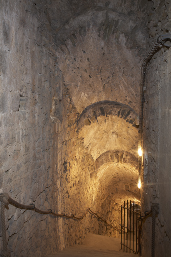 Escalier vo�t� entre le rez-de-chauss�e et la galerie annulaire de soubassement.