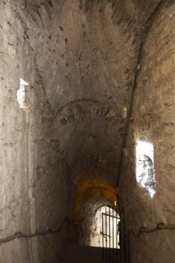 Escalier voûté entre le rez-de-chaussée et la galerie annulaire de soubassement.