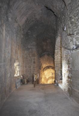 Palier de la rampe et de l'escalier entre le rez-de-chausse et la galerie annulaire de soubassement.