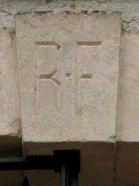 lvation principale, dtail de la cl de la porte d'entre, inscription RF