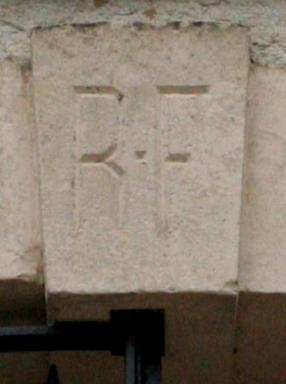 élévation principale, détail de la clé de la porte d'entrée, inscription RF