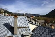La vue des toits du village depuis le balcon-terrasse au sud.