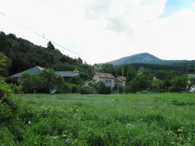 Vue de situation prise de l'ouest.