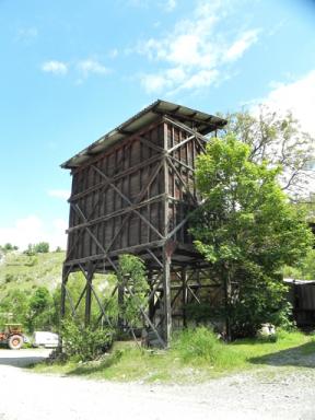 Silo à sciure, vu depuis le sud-est.