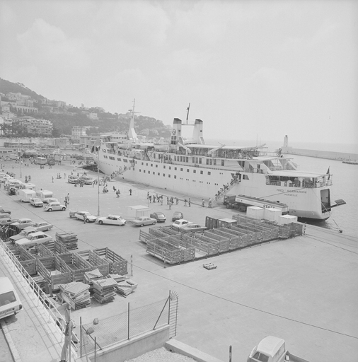 Photographie arienne du port de Nice en 1976.