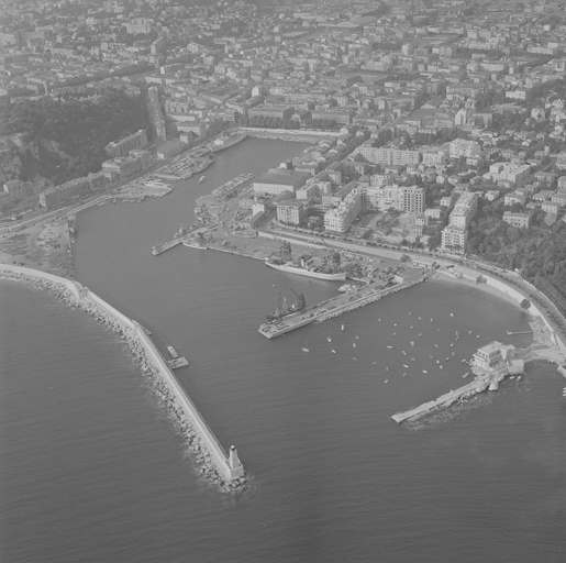 Photographie arienne du port de Nice en 1962.