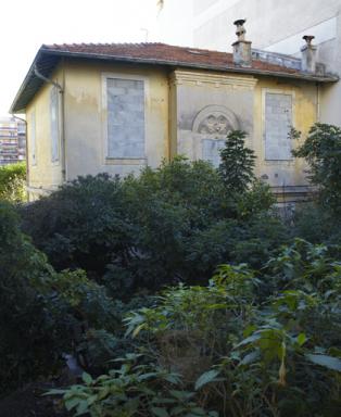 Vue de la villa 'Les Phalènes" depuis le jardin.
