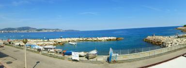 Vue panoramique du port-abri Carras.