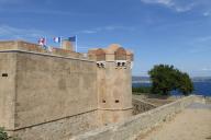 Citadelle de Saint-Tropez dominant le golfe et le port.