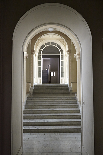 Galerie entre la salle de thtre et l'htel.