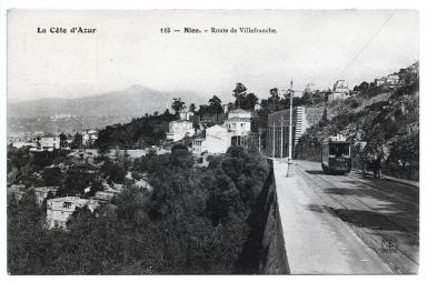 La côte d'Azur. Nice, route de Villefranche.