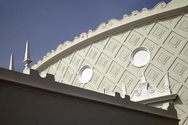 Elévation sud-est. Façade du cinéma. Détail du décor.