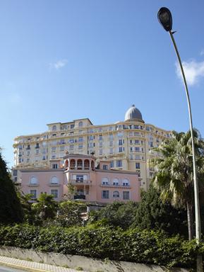 Vue de situation prise du sud-est. A l'arrire plan, l'ancien htel Lutetia.