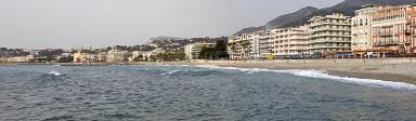 La Condamine. Promenade du Soleil. Front de mer bord d'immeubles. Vue panoramique.