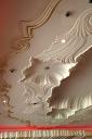Ancien hall (actuelle salle de jeux). Décor du plafond.