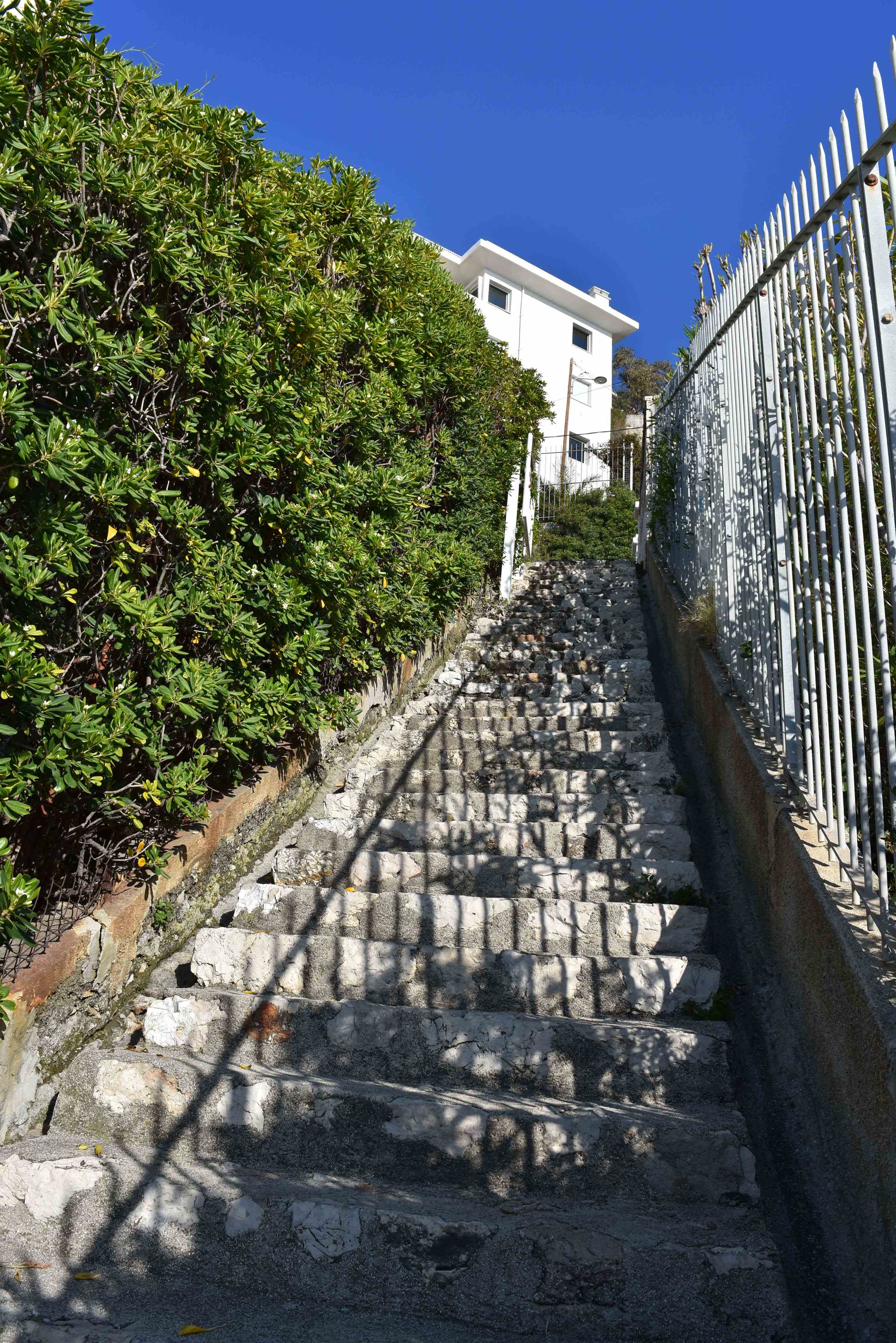 Un des escaliers du Cap de Nice@Un des escaliers du Cap de Nice