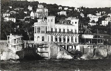 [Le restaurant et tablissement de bains Roc Beach, faade sud-ouest, vers 1949]