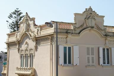 Villa l'Escale, dtail des frontons.