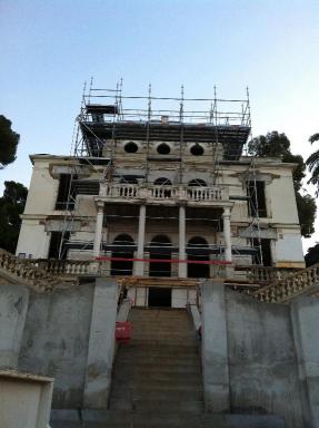 Vue extérieur du château Mont-Fleury pendant travaux.