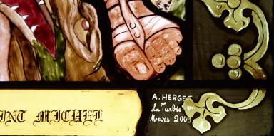 Angle sud-ouest. Verrire : l'archange saint Michel. Signature A. Herget et date mars 2009 (restauration ?).