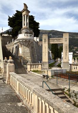 Grand escalier sud, tombeau d'Elonore Thams et entre sud du carr de Verdun.