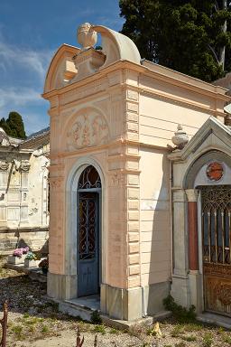 Chapelle funraire de la famille Carenso date 1883 (concession 191).