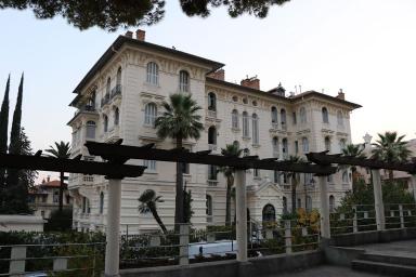 Vue générale de la façade principale
