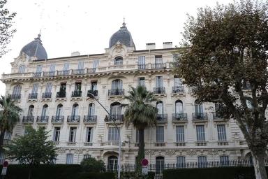 Vue générale de la façade principale sur le boulevard de Cimiez