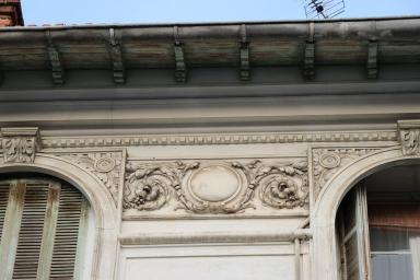 Détail de modénatures en couronnement